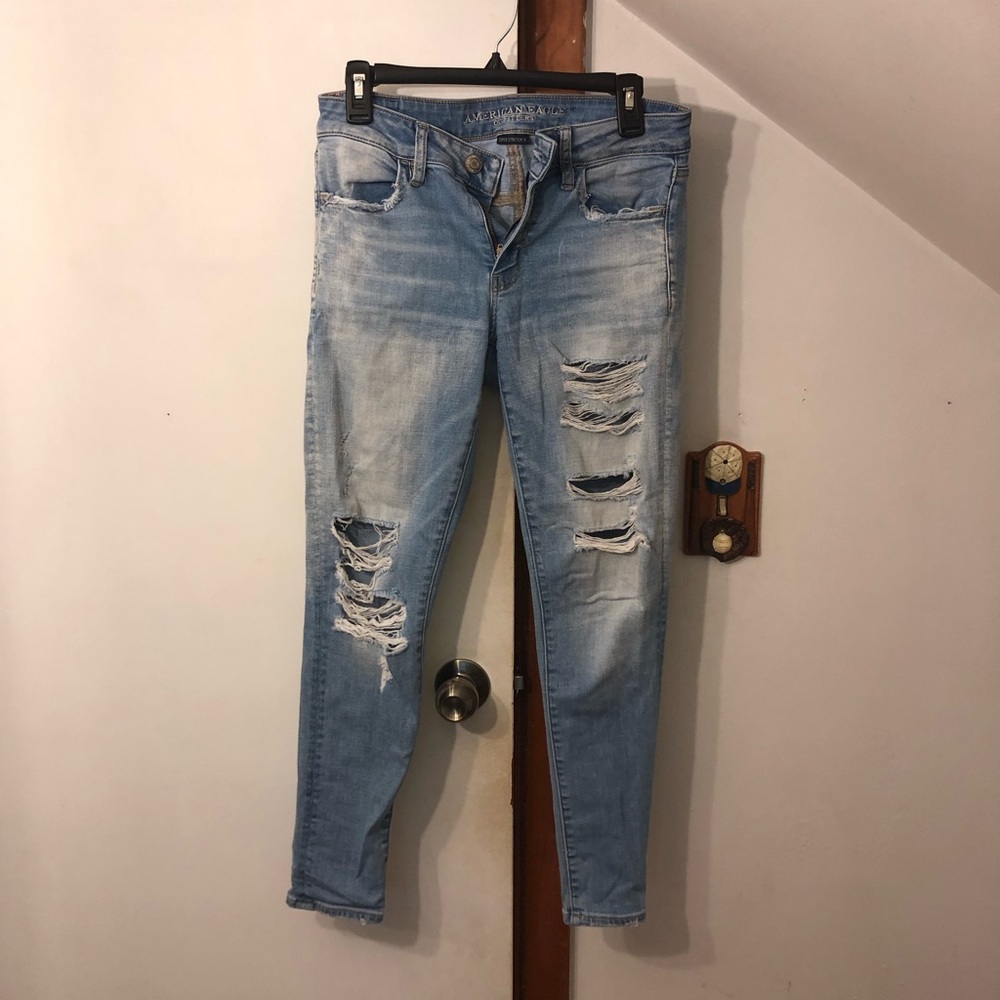 American Eagle Lightwash Ripped Super Stretch Jean